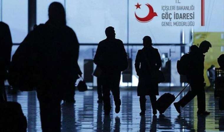 Türkiye'den yurt dışına göç eden kişi sayısı 2022'de yüzde 62,3 arttı