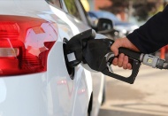 Benzine 2 lira zam daha geliyor