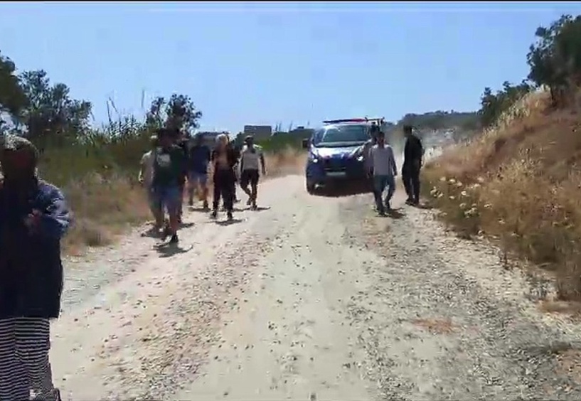 Jandarma, köylülerin tarlalarına, zeytinliklerine gitmesine izin vermiyor