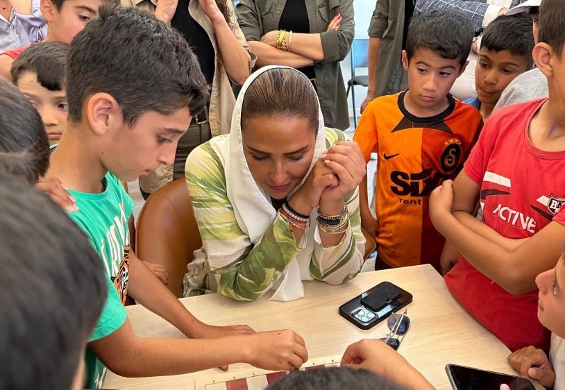 Suudi Prensesi Lamia Bint Majid Al Saud Deprem bölgesine iyi niyet ziyareti yaptı