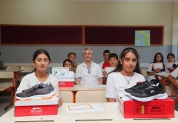 Öğrencilere 1 milyondan fazla spor ayakkabısı dağıtıldı