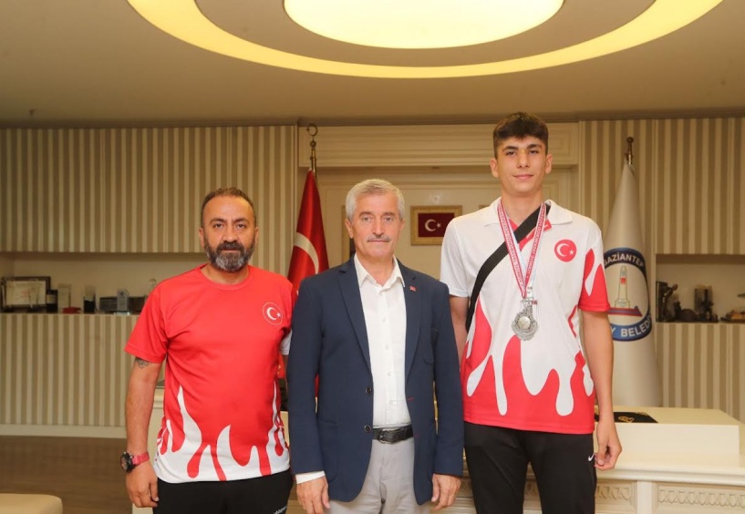 Bursa'da yapılan Gençler Milli Takım seçmelerinde +78 kilo da şampiyon oldu