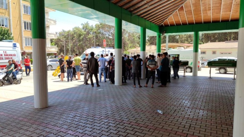 Cenaze namazının ardından birbirlerine girdiler, 4 kişi yaralandı