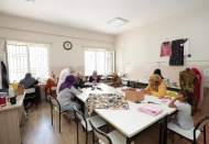 Kadınlar biçki dikiş öğreniyor