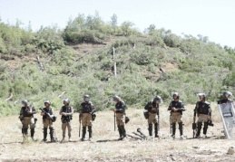 Çevreci ve köylüler, güne abluka ile başladı