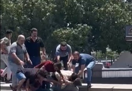 Tekme tokat birbirlerine girdiler