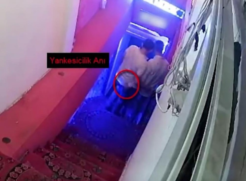 Arkadaş gibi sarılıp, telefon çarptı