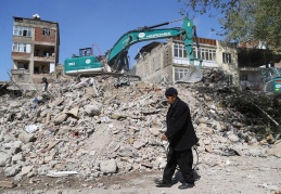 Deprem konutlarında en fazla ihale Rönesans Holdinge