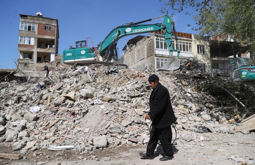 Deprem konutlarında en fazla ihale Rönesans Holdinge