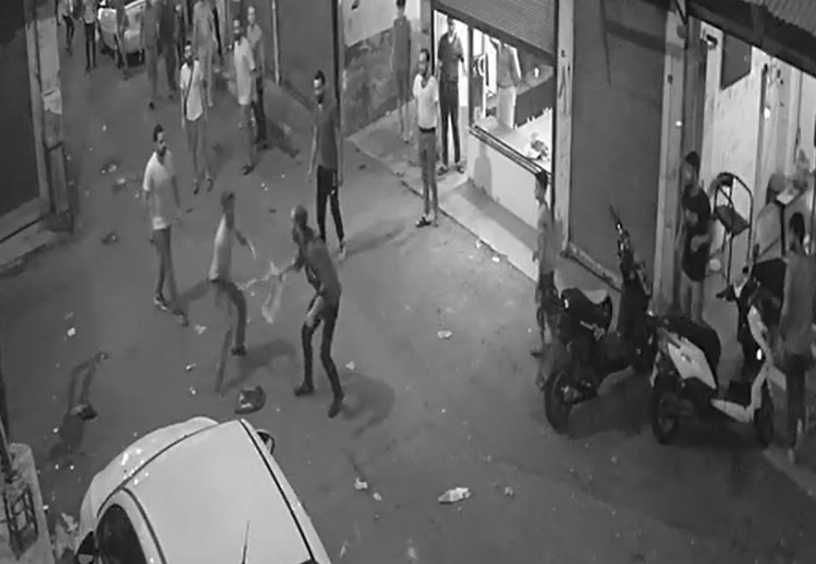 Yabancı uyruklu iki ayrı grup satır, bıçak ve sopalarla birbirine girdi