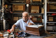 65 Yıldan beri radyolarla haşır neşir