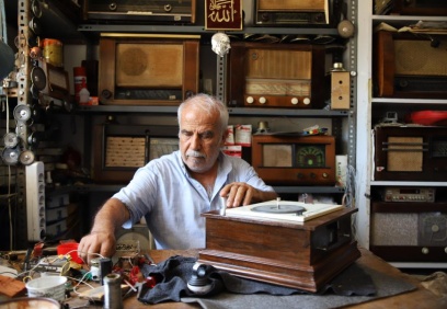 65 Yıldan beri radyolarla haşır neşir