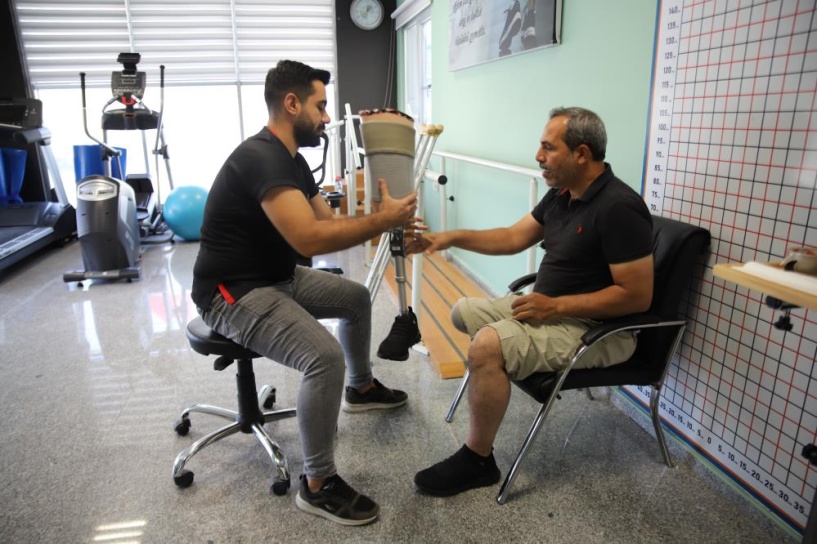 Depremde protezi zarar gören engellilere umut oldu