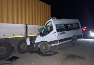 İşçi servisi TIR’a çarptı 11 yaralı var