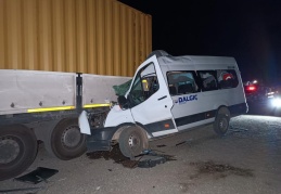 İşçi servisi TIR’a çarptı 11 yaralı var