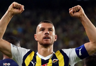 Fenerbahçe’nin Bosna Hersekli golcüsü Edin Dzeko, ilk Süper Lig maçında rakip fileleri 2 kez havalandırdı