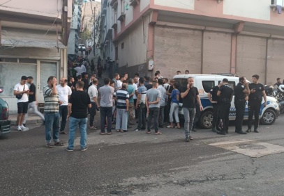 Mahalleli ile uyuşturucu satıcıları birbirine girdi, bir kişi öldü