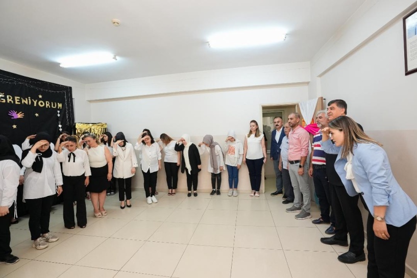 120 saatlik işaret dili kursu eğitimini tamamlayan 38 kursiyer sertifika aldı