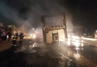 Ayçiçek yağı yüklü tırın dorsesinde yangın çıktı