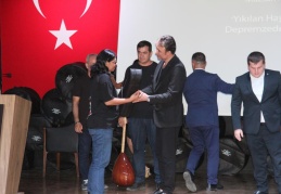 Müzisyenlere enstrüman dağıtıldı