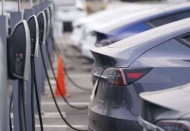 Yenilenebilir enerji kullanılan  istasyonlar "yeşil şarj istasyonu"