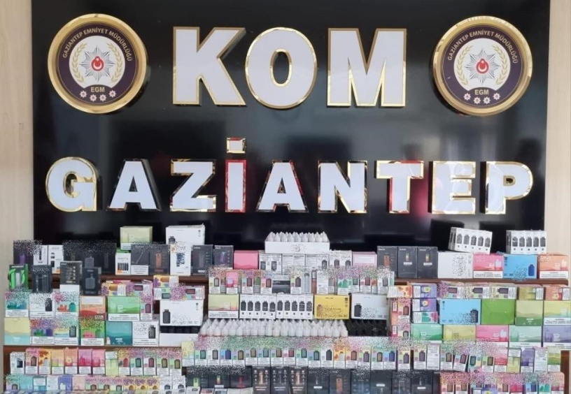 Kaçak sigara, elektronik sigara ve elektronik sigara malzemeleri ele geçirildi