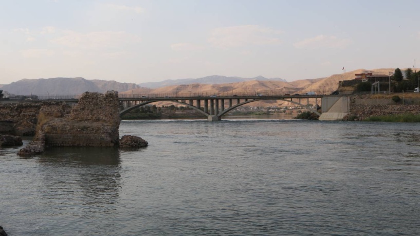 Nehirler, baraj istilasına uğradı, yerleşim yerleri susuz kalacak