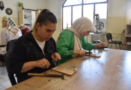 Kadınlar, sedef kakma işine de el attı