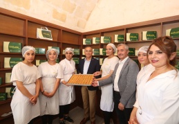 Öğrencilerin yaptığı baklava Mecidiye Han’da satılıyor