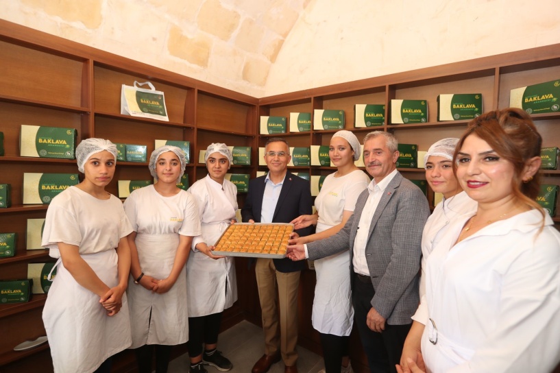 Öğrencilerin yaptığı baklava Mecidiye Han’da satılıyor