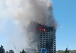 Gaziantep’te 17 katlı eski otelde yangın