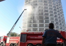 Otel yangını 5 saatte söndürüldü