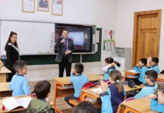 Bir öğrencinin günlük beslenme masrafı 100 lira