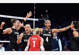 Kadın milli voleybol takımı Polonya'yı 3-0 yenerek yarı finale çıktı