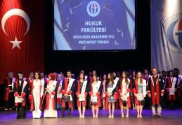 “Adalet herkese lazım. Kürsünün neresinde olursanız olun lütfen adaleti savunun”