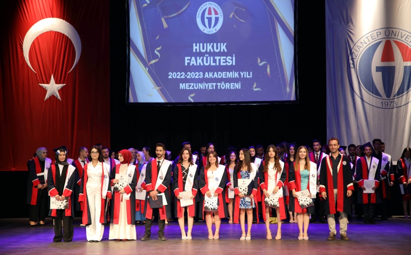 “Adalet herkese lazım. Kürsünün neresinde olursanız olun lütfen adaleti savunun”
