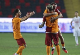 Kerem Aktürkoğlu'nun iki golü VAR ile iptal edildi