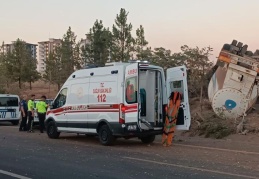 Beton mikserinin biçtiği araçta 3 kişi yaşamını yitirdi