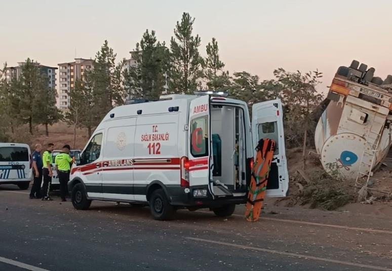 Beton mikserinin biçtiği araçta 3 kişi yaşamını yitirdi