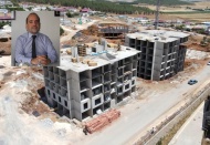 İnsanları güvenli olmayan zemine yapılan konutlara yerleştiriyorlar