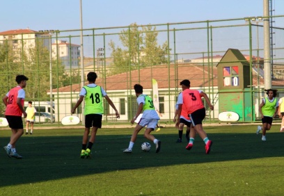 Genç yetenekler, geleceğin yıldız futbolcusu olmak için ter döktü