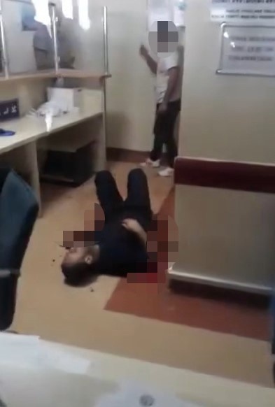 Sağlık teknikeri, husumetlisi tarafından bıçaklandı, durumu ağır