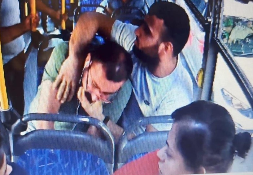Kalp krizi geçiren yolcuyu hastaneye yetiştirdi
