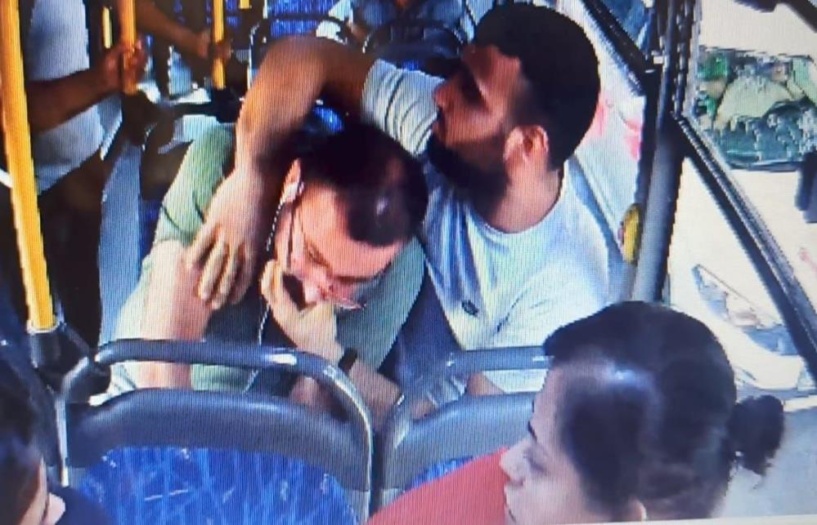 Kalp krizi geçiren yolcuyu hastaneye yetiştirdi