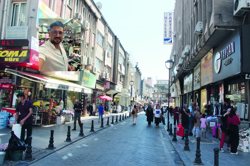 Dükkan sahipleri iş yerlerimize ortak