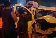 İşçi servisi araca çarptı, iki yaralı