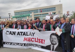 Avukatlar, meslektaşları Can Atalay için AYM önünde