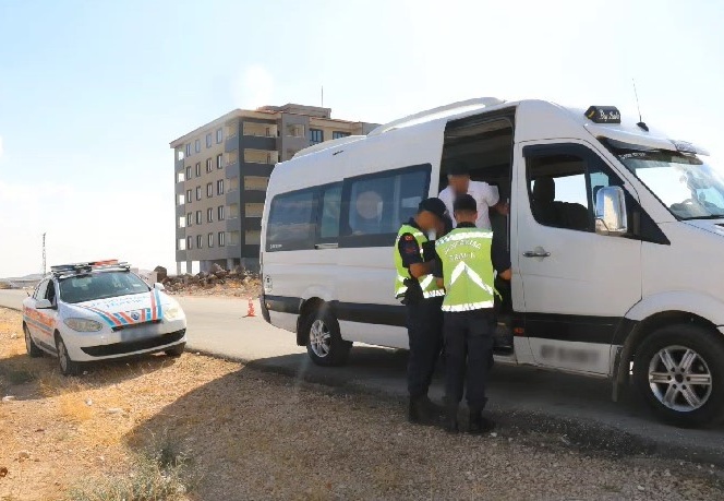 Jandarmadan okul servis araçlarına şok denetim