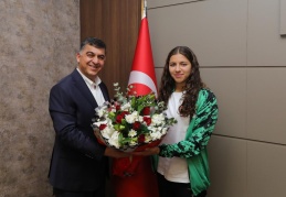 Milli Takım sporcusu Beril Öztürk, Fenerbahçe’ye gitti