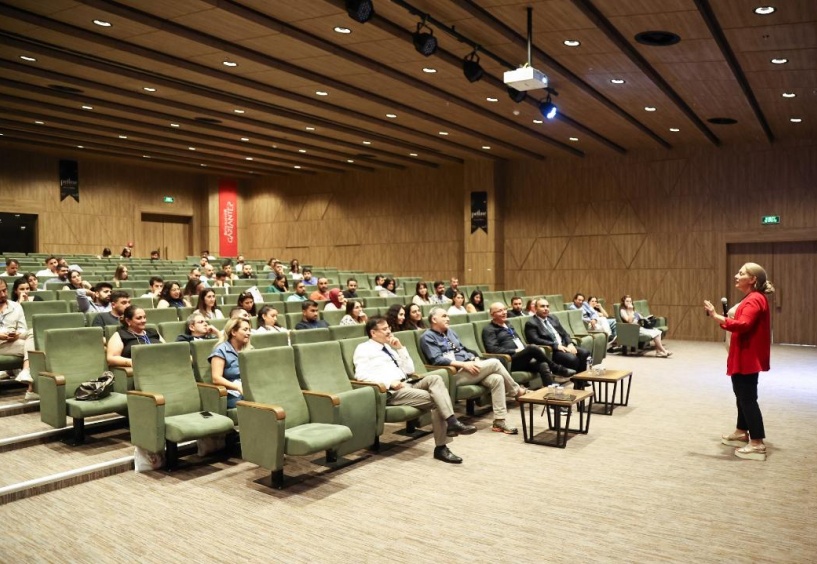 300 veteriner hekime, yeni gelişen tetkikler, teşhisler ve tedavi yöntemleri anlatıldı